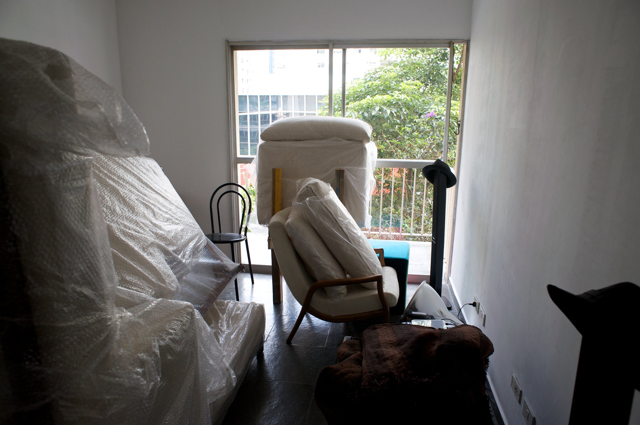 Separar móveis e empacotar objetos é uma das fases mais trabalhosas da mudança residencial