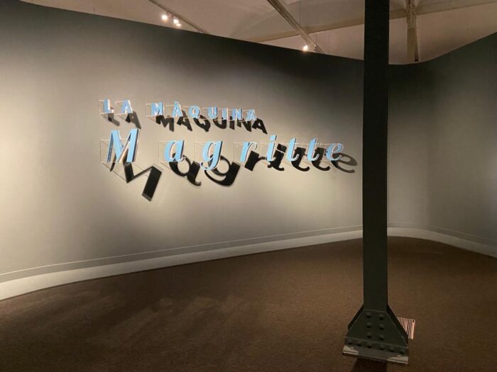 Entrada da exposição Magritte