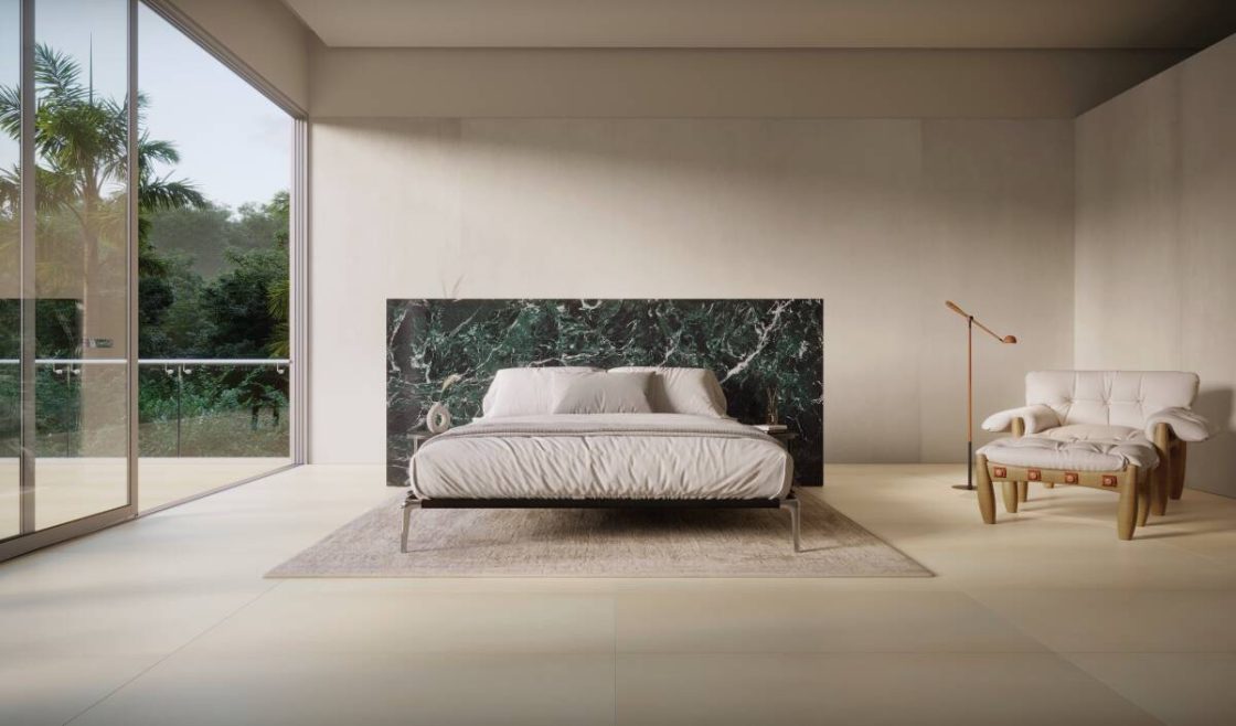 Quarto de casal amplo e iluminado, com cabeceira de porcelanato verde
