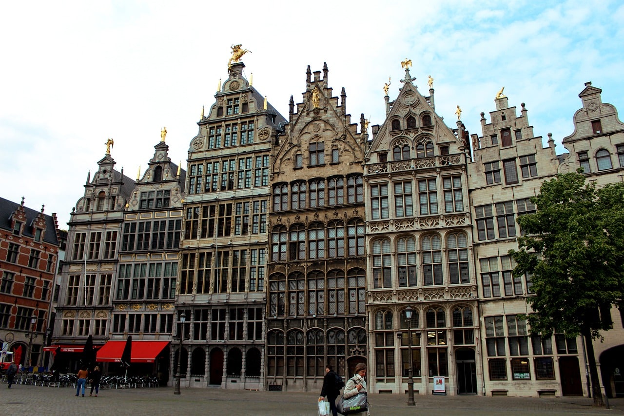 Construções antigas da cidade de Antuérpia na Bélgica