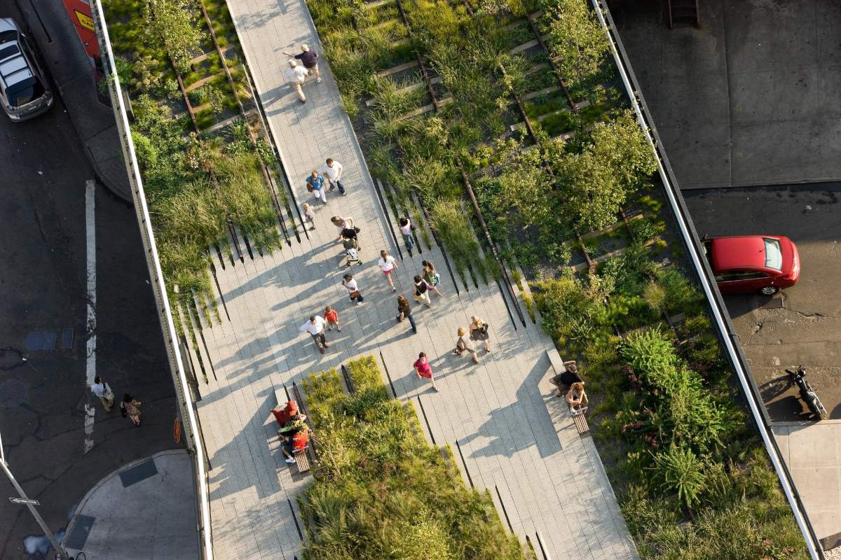 Vista aérea do High Line, em NY, projetado por Diller Scofidio + Renfro. Um exemplo de urbanismo à serviço da cultura e das pessoas