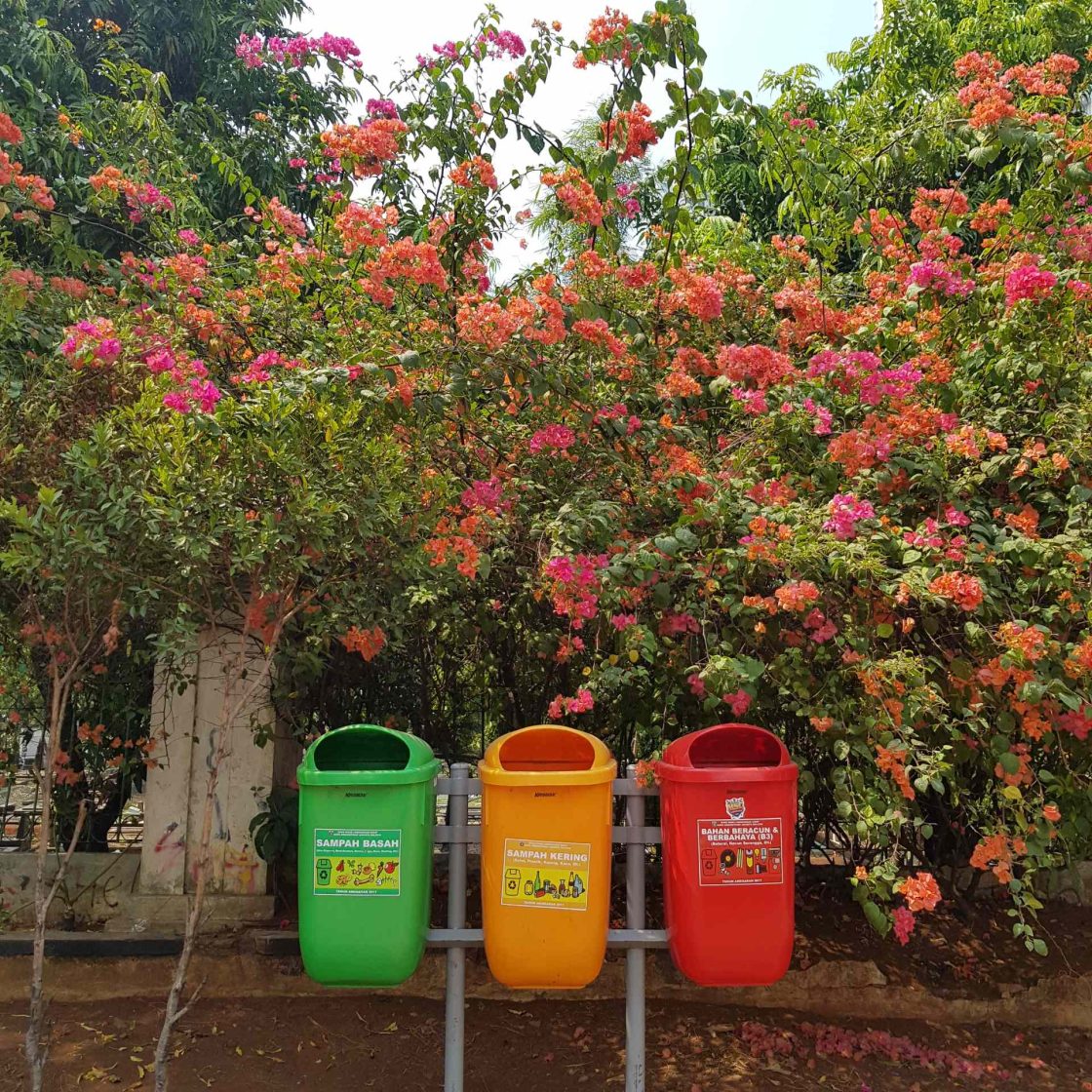 lixeiras coloridas para lixo reciclável