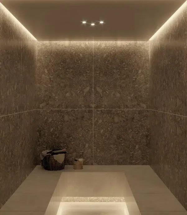 Sauna com paredes de piedra tipo pietra lombarda grigio. 