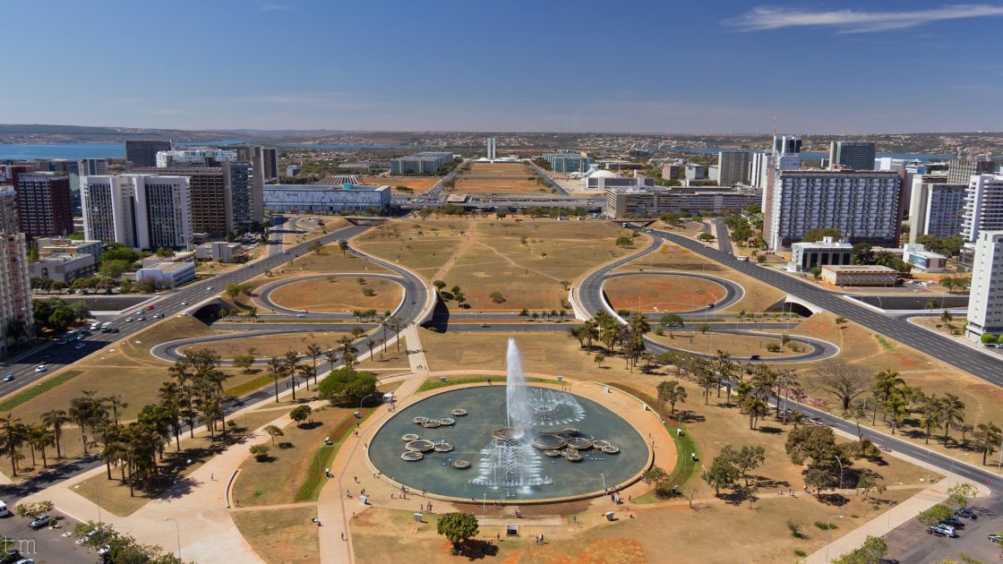 Antes e depois da implantação de Brasília