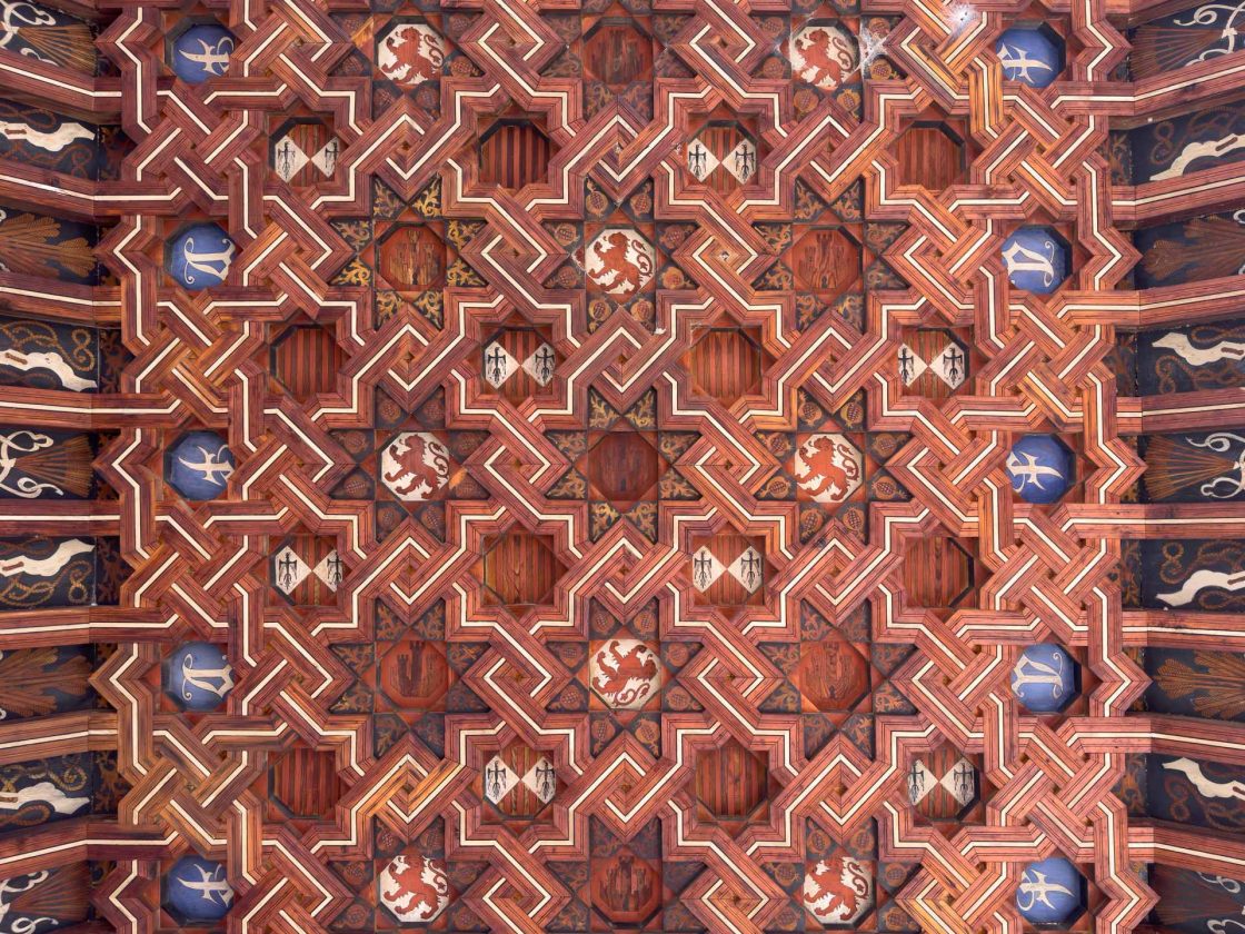 teto com ornamentos da Arquitetura mudéjar, Espanha