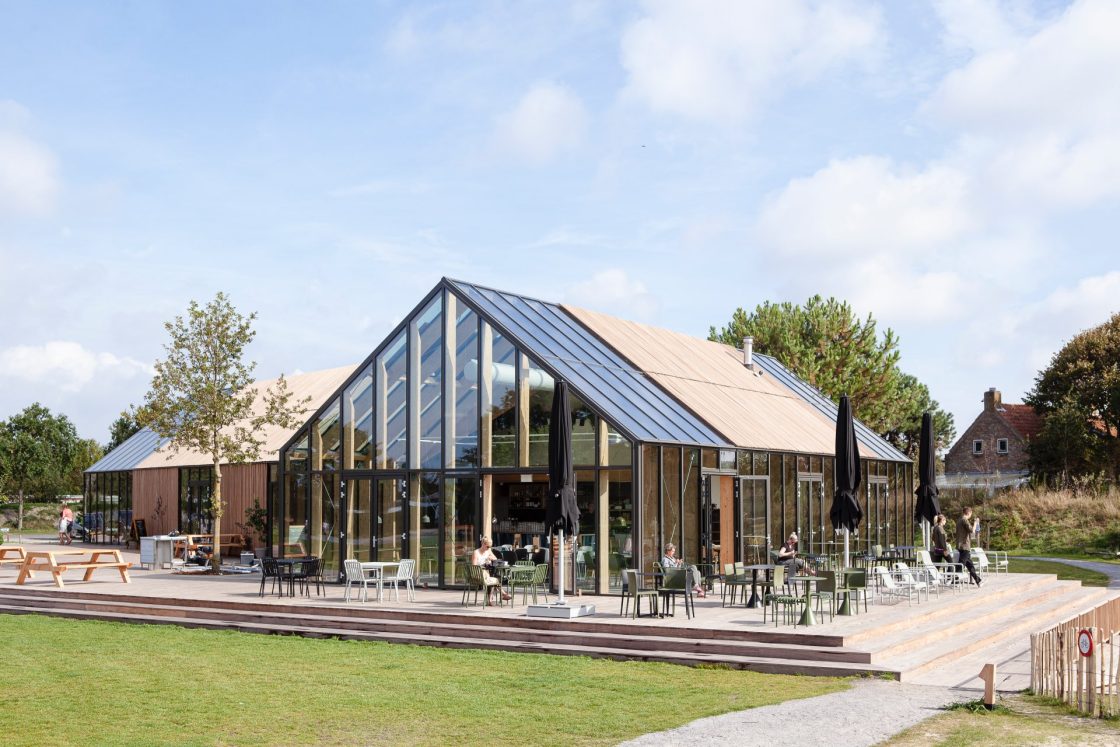 parque de férias Klepperstee, arquitetura sustentável, telhado de vidro