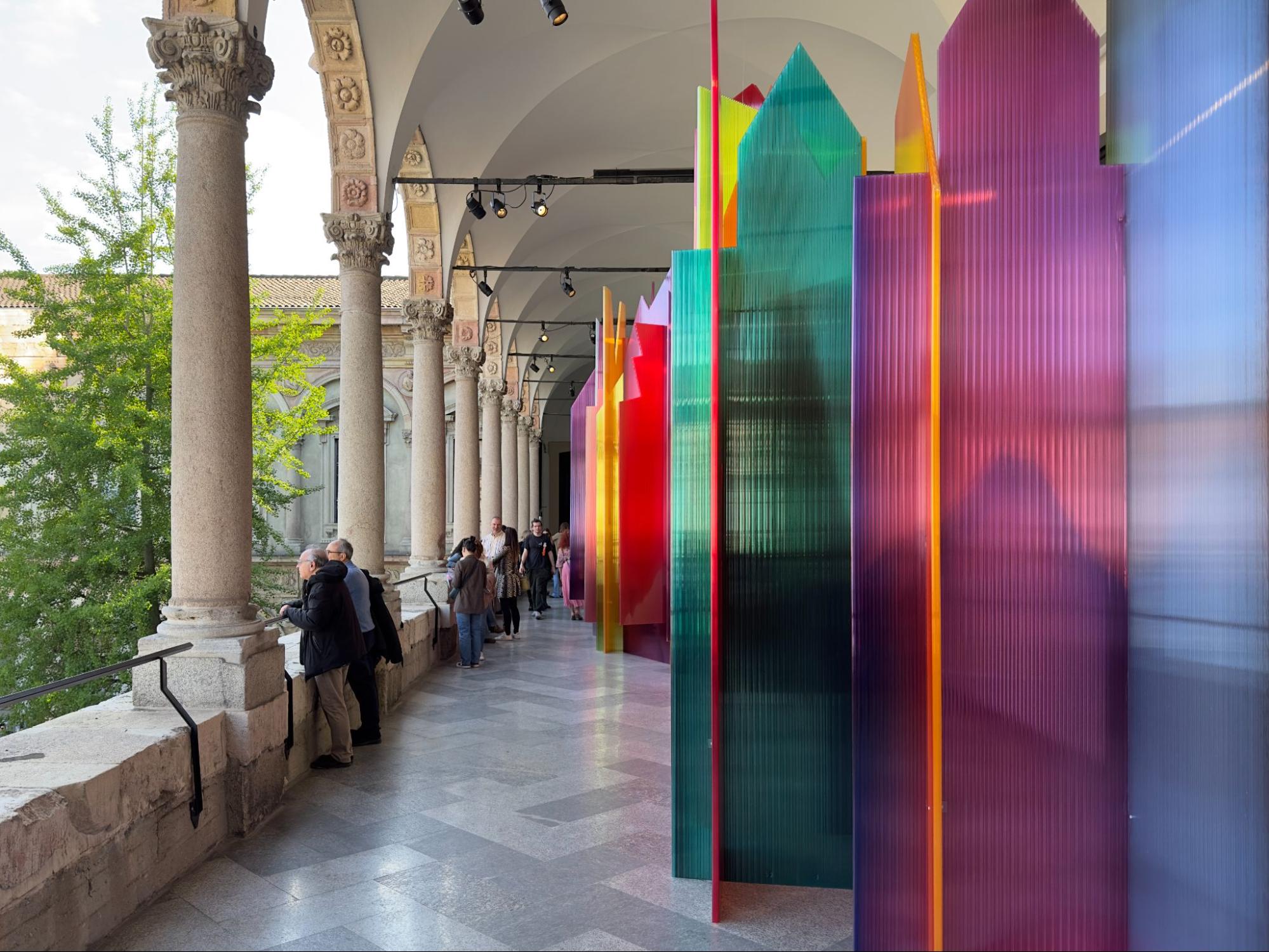 Exposição de design na Universidade de Milão