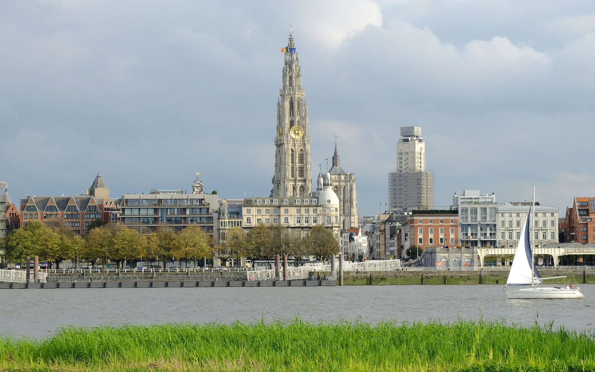 Skyline da cidade de Antuérpia, na Bélgica