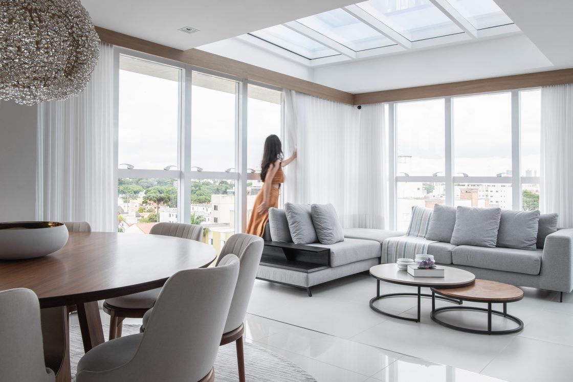Destaque nos apartamentos duplex, janelas amplas garantem muita luz natural, que traz elegância e qualidade de vida