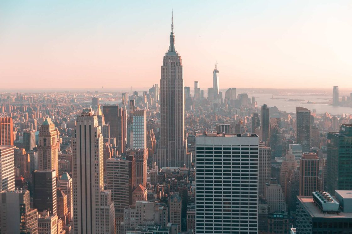 Empire State Building em destaque na skyline de Nova York