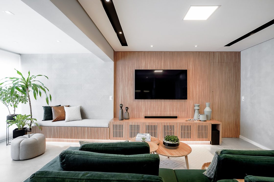 parede com revestimento texturizado e mdf