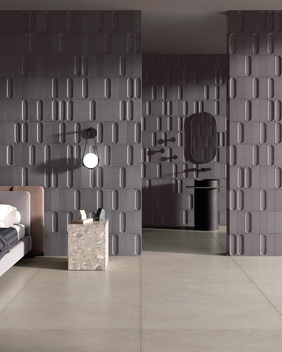 Quarto e banheiro em estilo contemporâneo com paredes com revestimento cinza-escuro