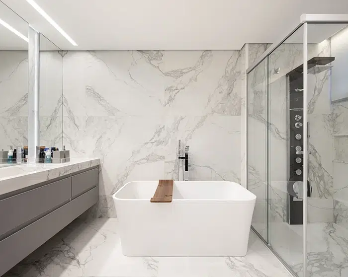 Banheiro moderno com banheira spa