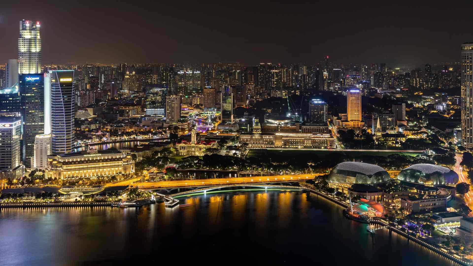 Vista noturna do skyline de Singapura