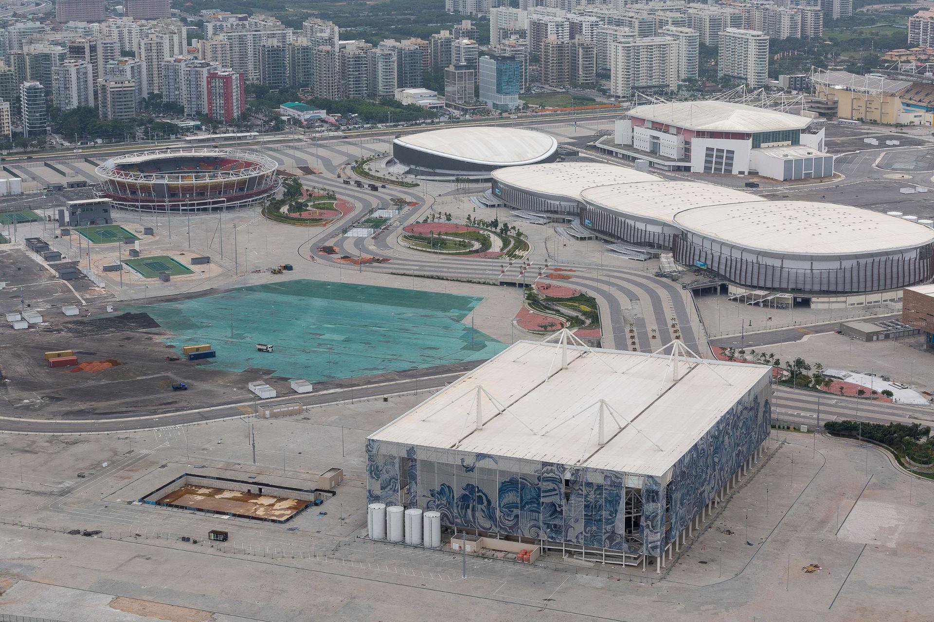 Vista aérea da Cidade Olímpica, no Rio de Janeiro, com estádios e arenas multiuso