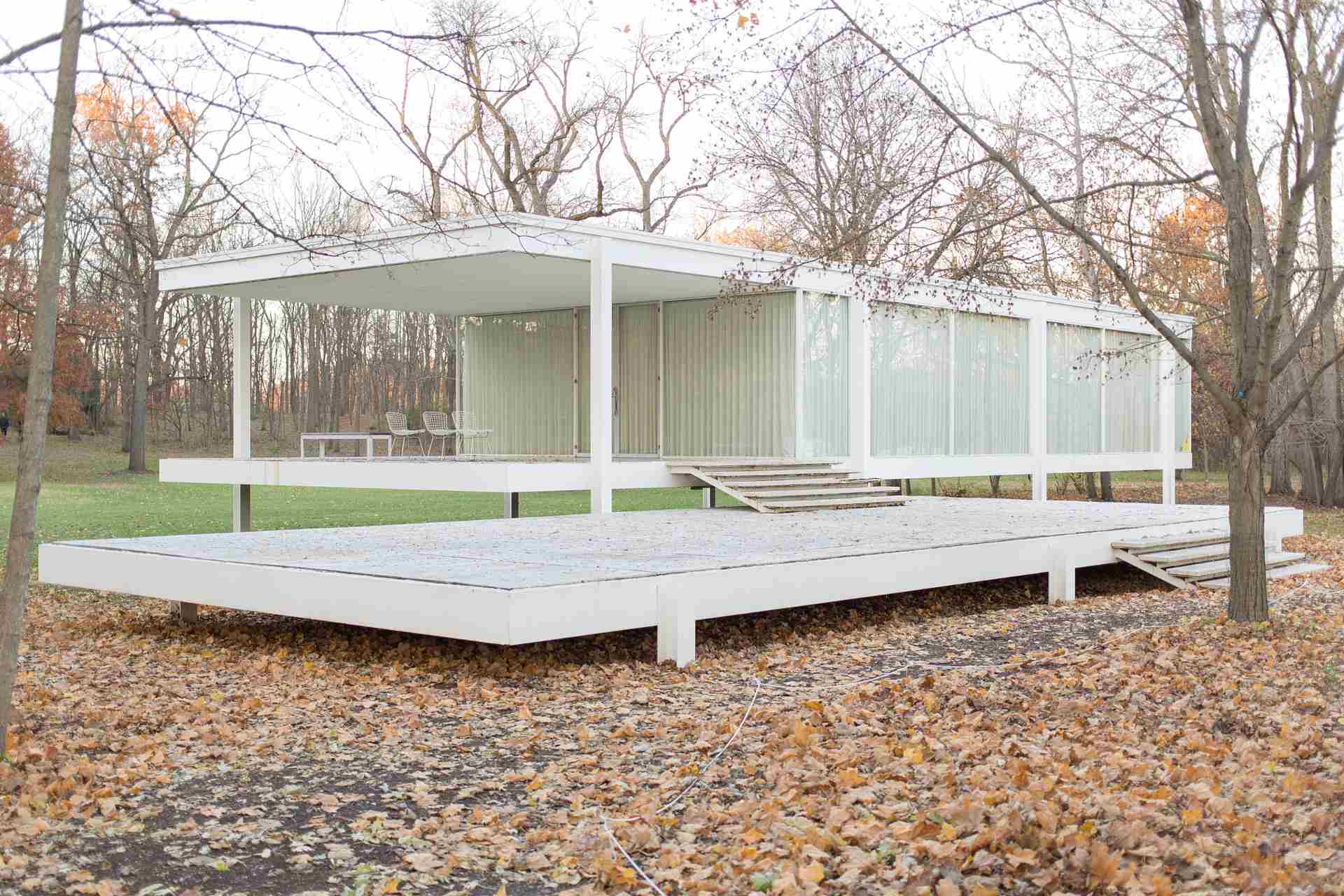 Casa Farnsworth, projetada pelo arquiteto Ludwig Mies Van der Rohe