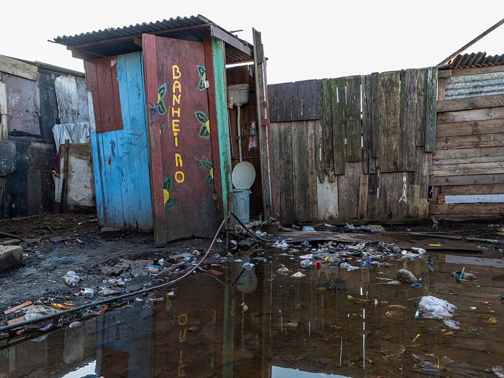 Precariedade das instalações sanitárias encontradas no Rio Grande do Sul 