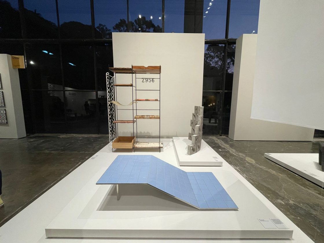 Mesa Rampa, por Alva, na exposição Tátil na SP-Arte