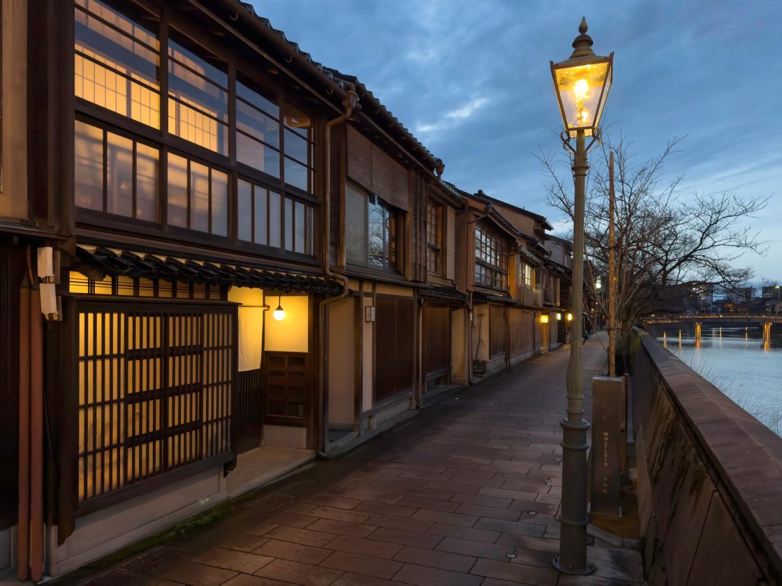 Em Kanazawa, Ale também se hospedou numa akiya reformada, na região central 