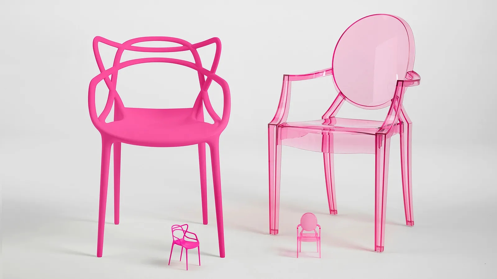 Cadeiras rosas colecionáveis de brinquedo e reais, uma parceria entre Kartell e Mattel