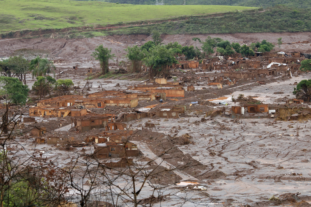 Distrito de Bento Rodrigues, atingido pela lama do rompimento da barragem de rejeitos da mineradora Samarco