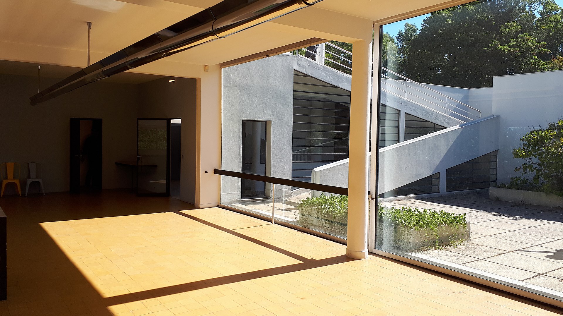 Interior da Villa Savoye, de Le Corbusier