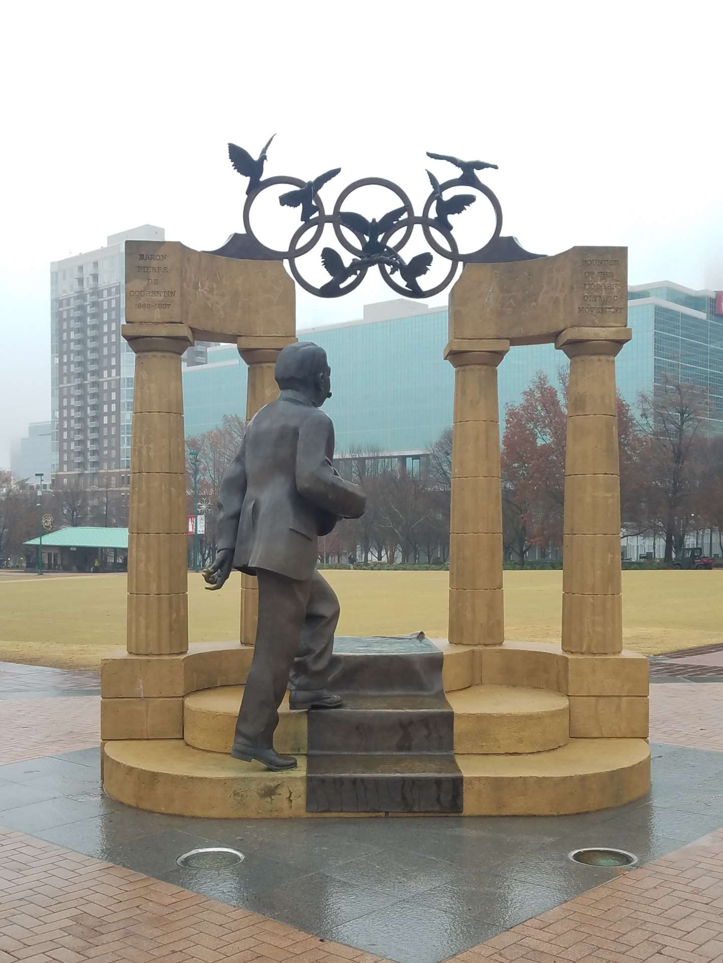 Estátua de Pierre de Coubertin em Atlanta, Georgia, EUA