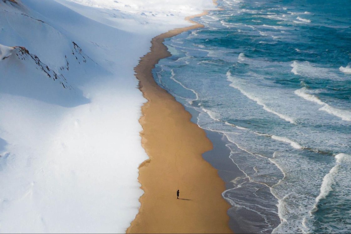 Praia com neve em Tottori 