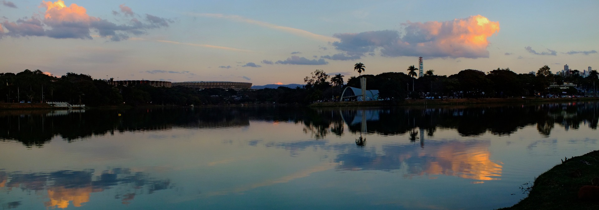 Entardecer na Lagoa da Pampulha, em Belo Horizonte