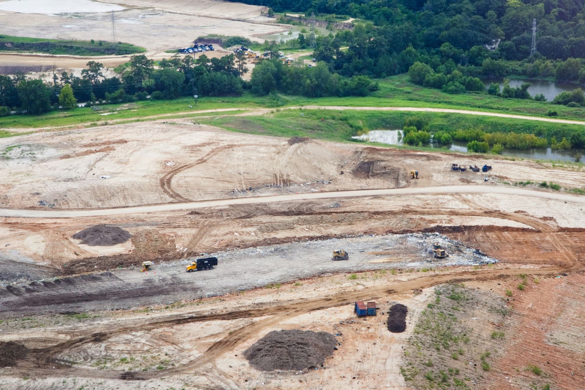 Imagem aérea de aterro sanitário