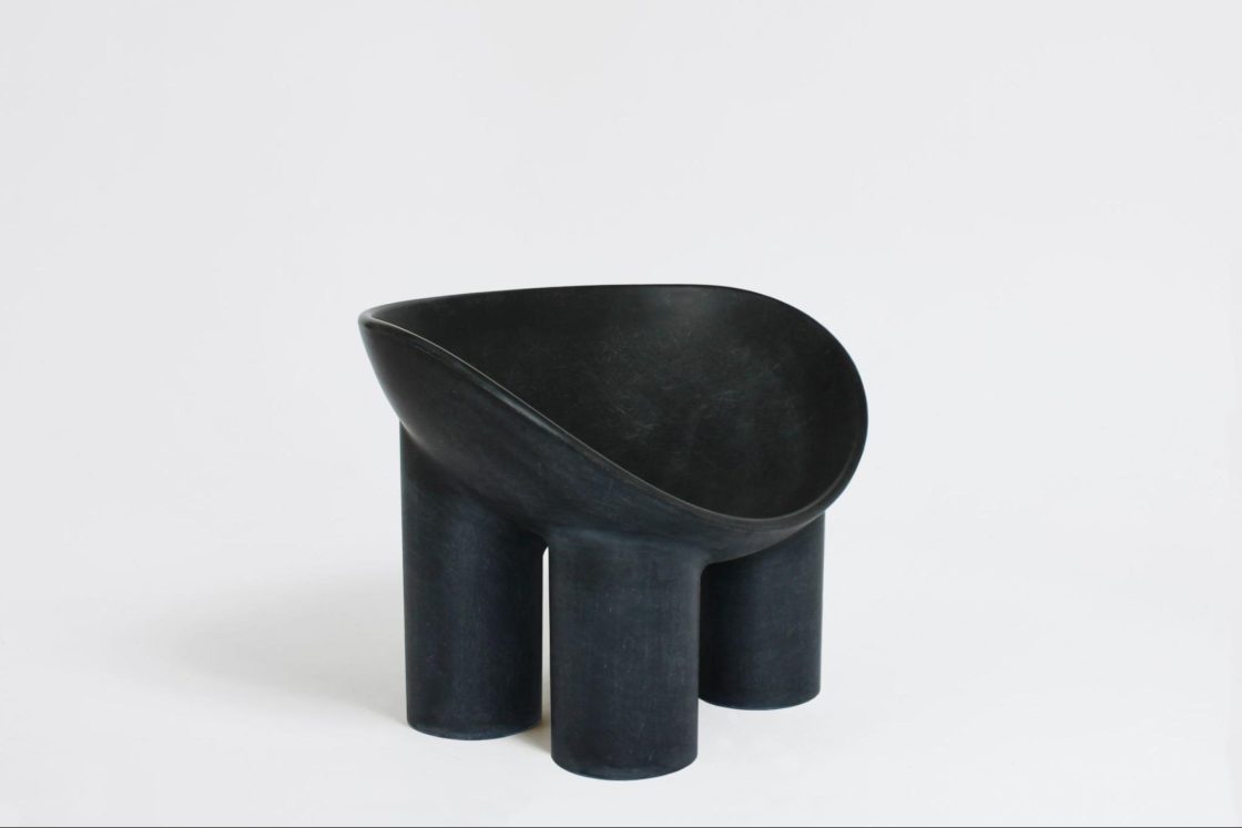 Poltrona Roly-Poly, de Faye Toogood, lançada em 2014