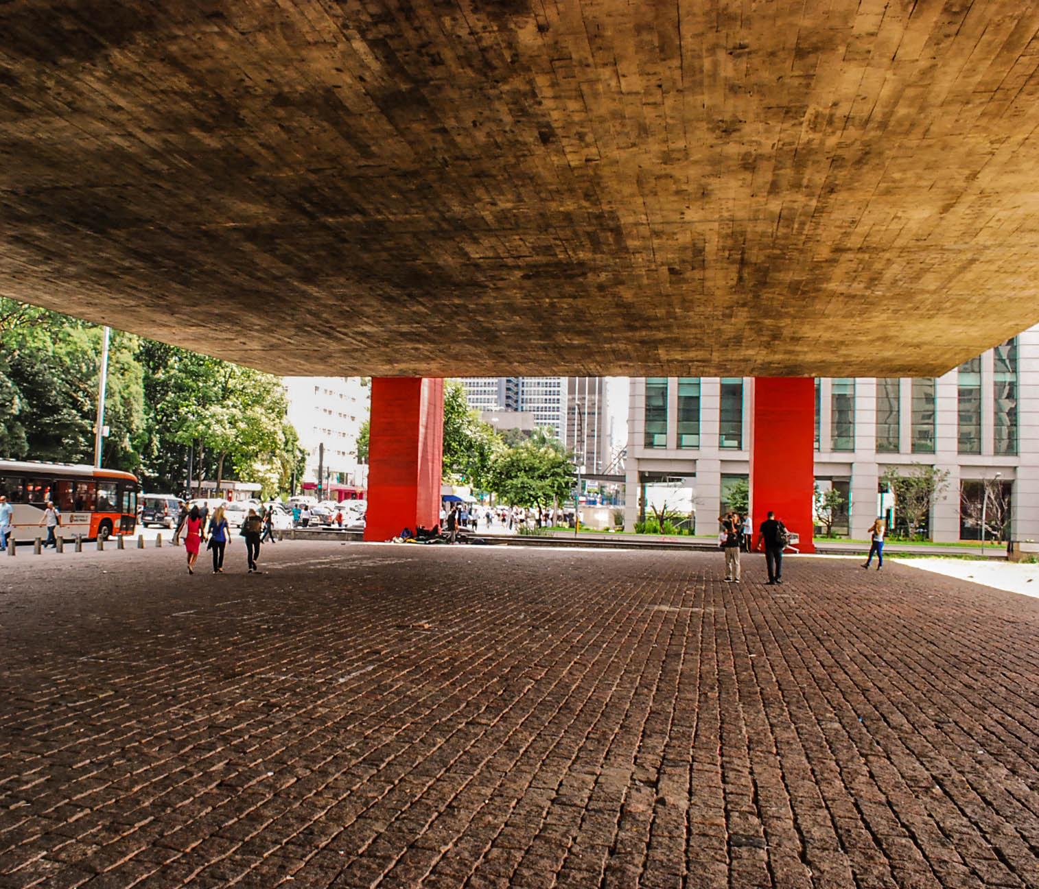 Vão livre do MASP, com destaque para o concreto