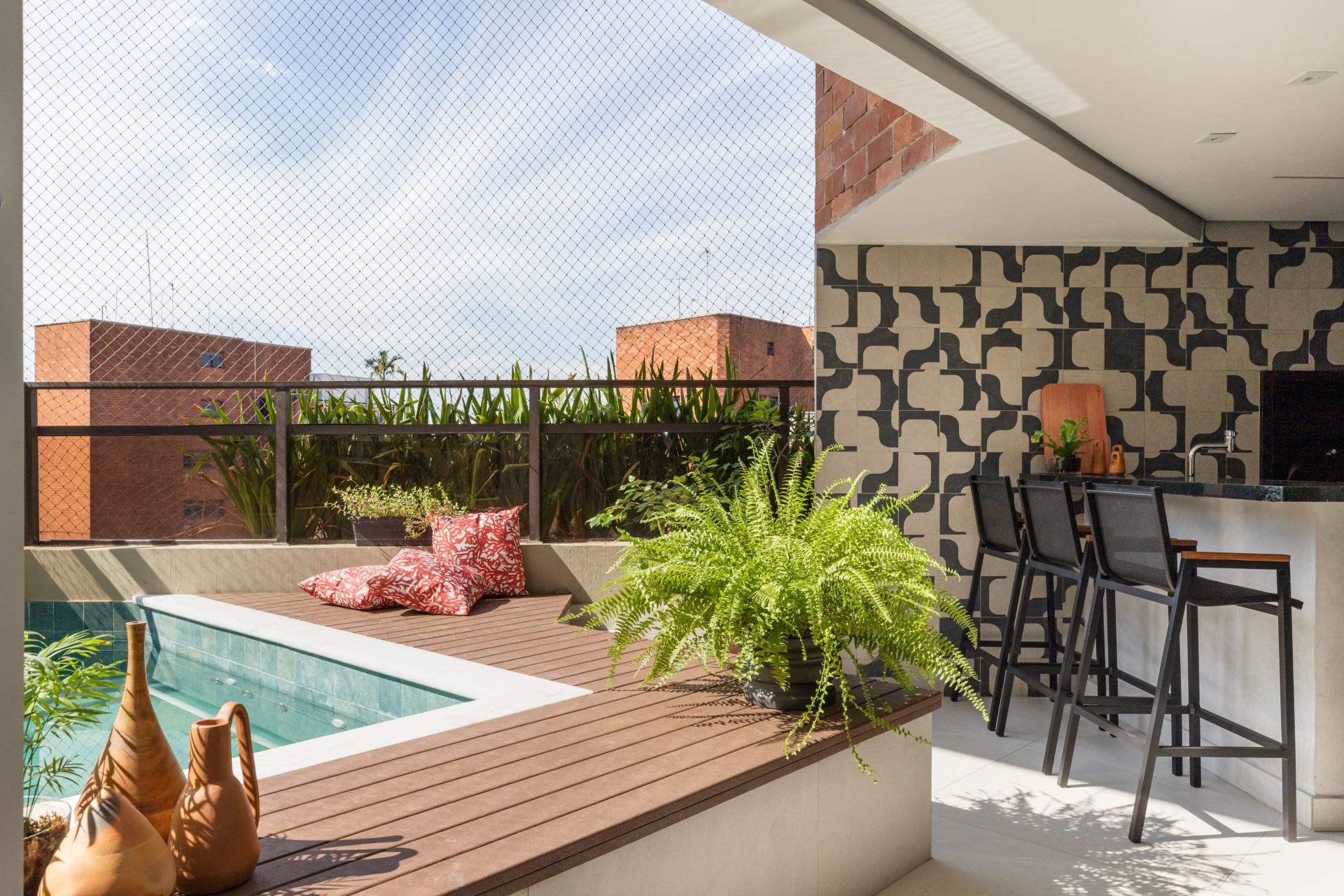Varanda gourmet com piscina