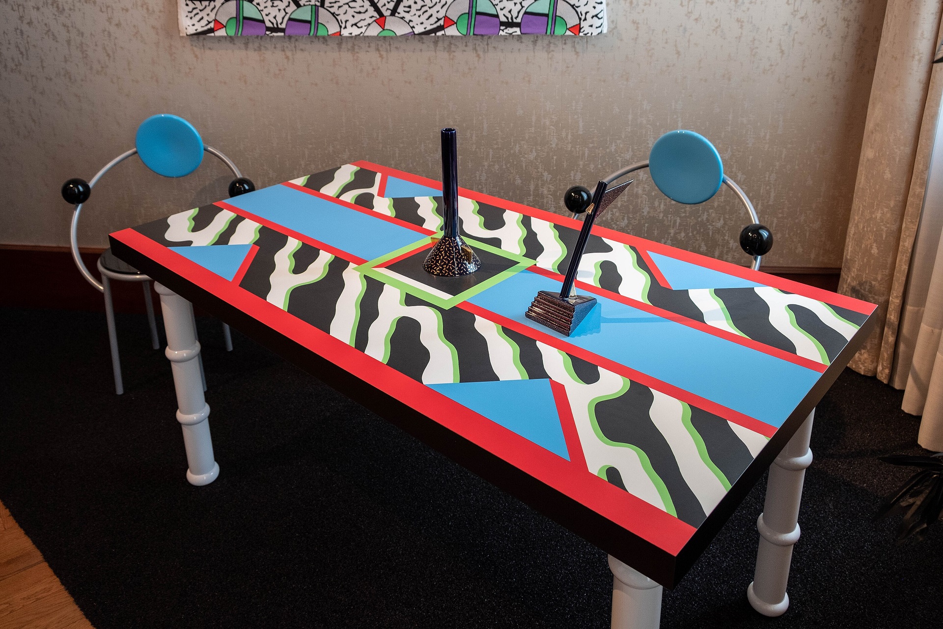 mesa desenhada por nathalie du pasquier