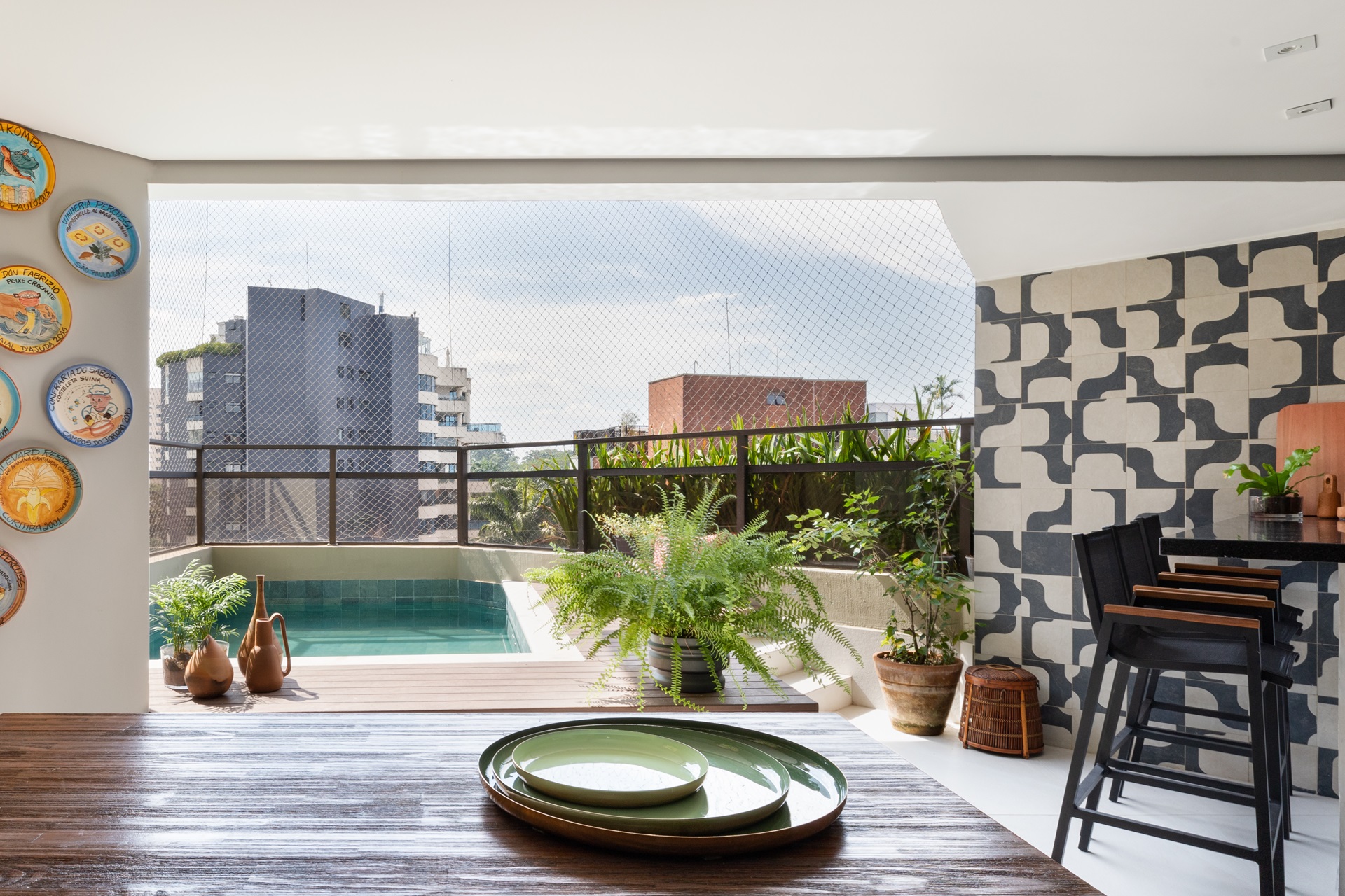 Piscina em varanda de apartamento