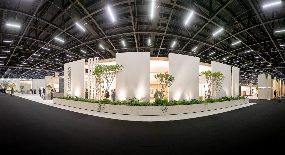 estande da portobello na expo revestir 2025