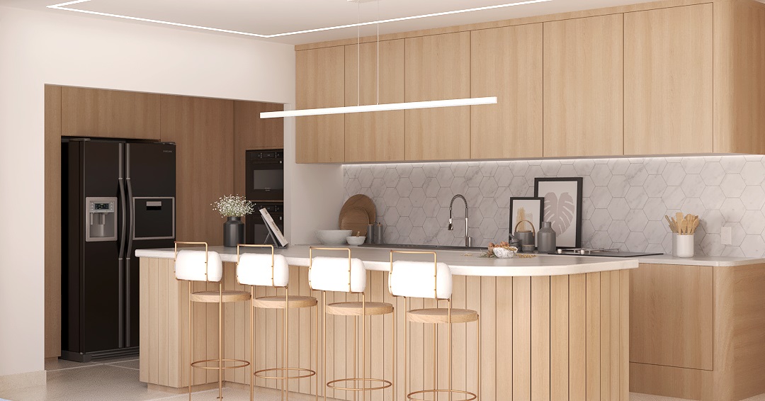 Cozinha no estilo Japandi, com predominância de tons claros e madeira. Há uma bancada, uma ilha e banquetas. Ao fundo, também tem uma geladeira de duas portas