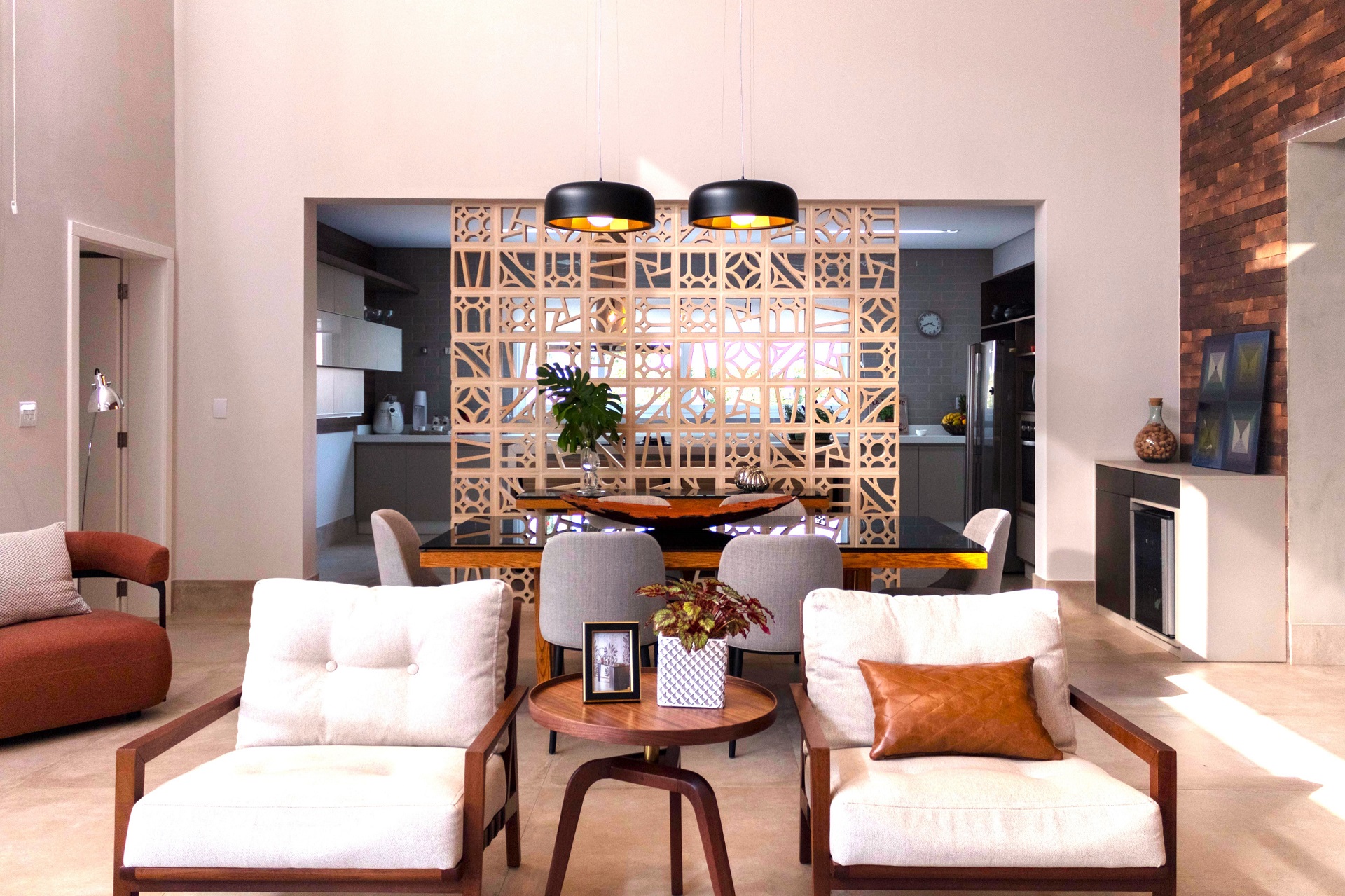 Sala de estar com painel em cobogó Craft