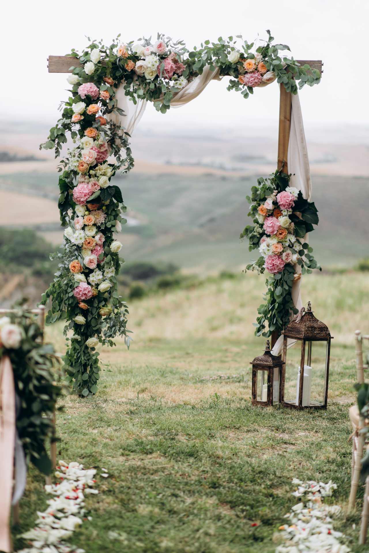 Altar de casamento ao ar livre
