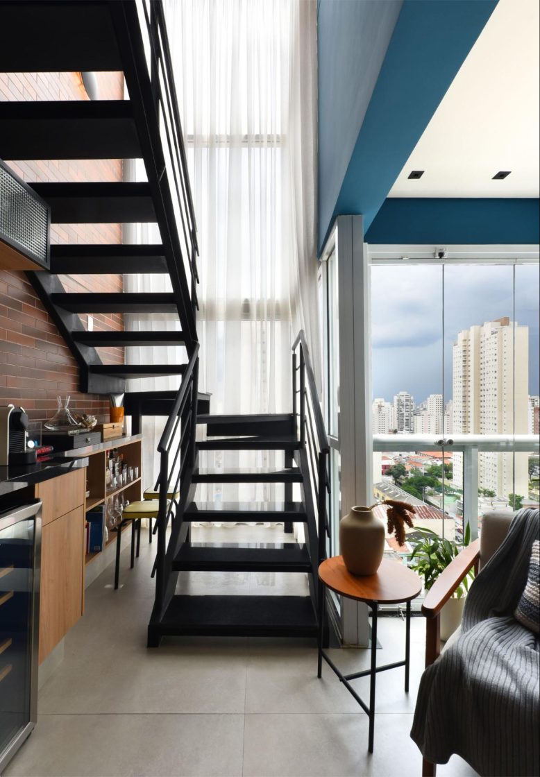 escada para cobertura de apartamento
