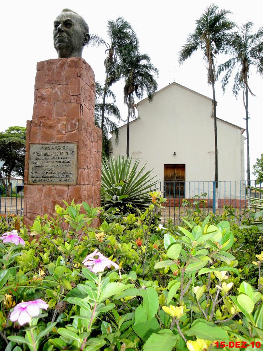 Busto de Portinari na praça que leva o seu nome em Brodowski, a sua cidade natal, no interior de São Paulo