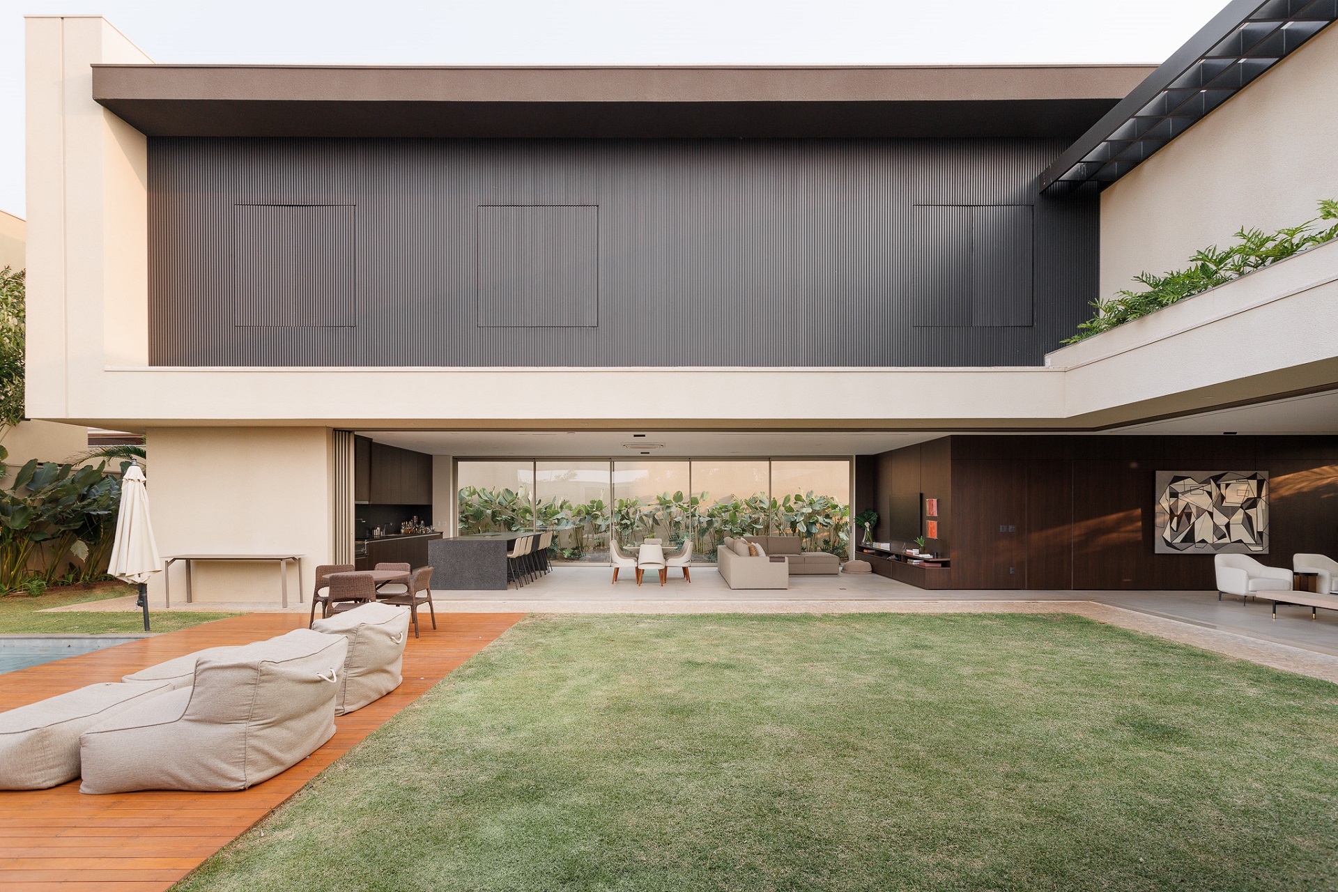casa brasileira em estilo contemporâneo