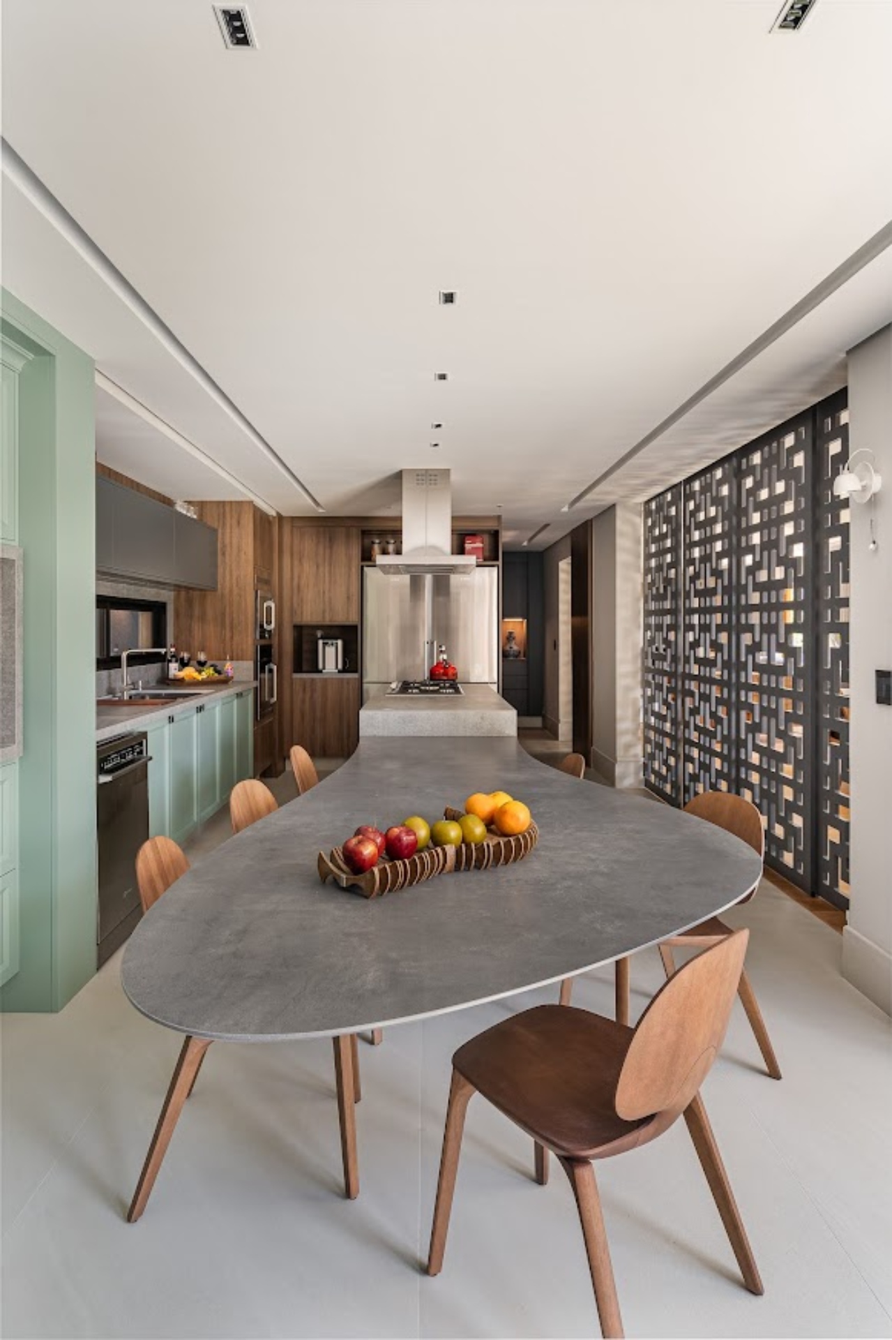 Sala de jantar e cozinha integradas