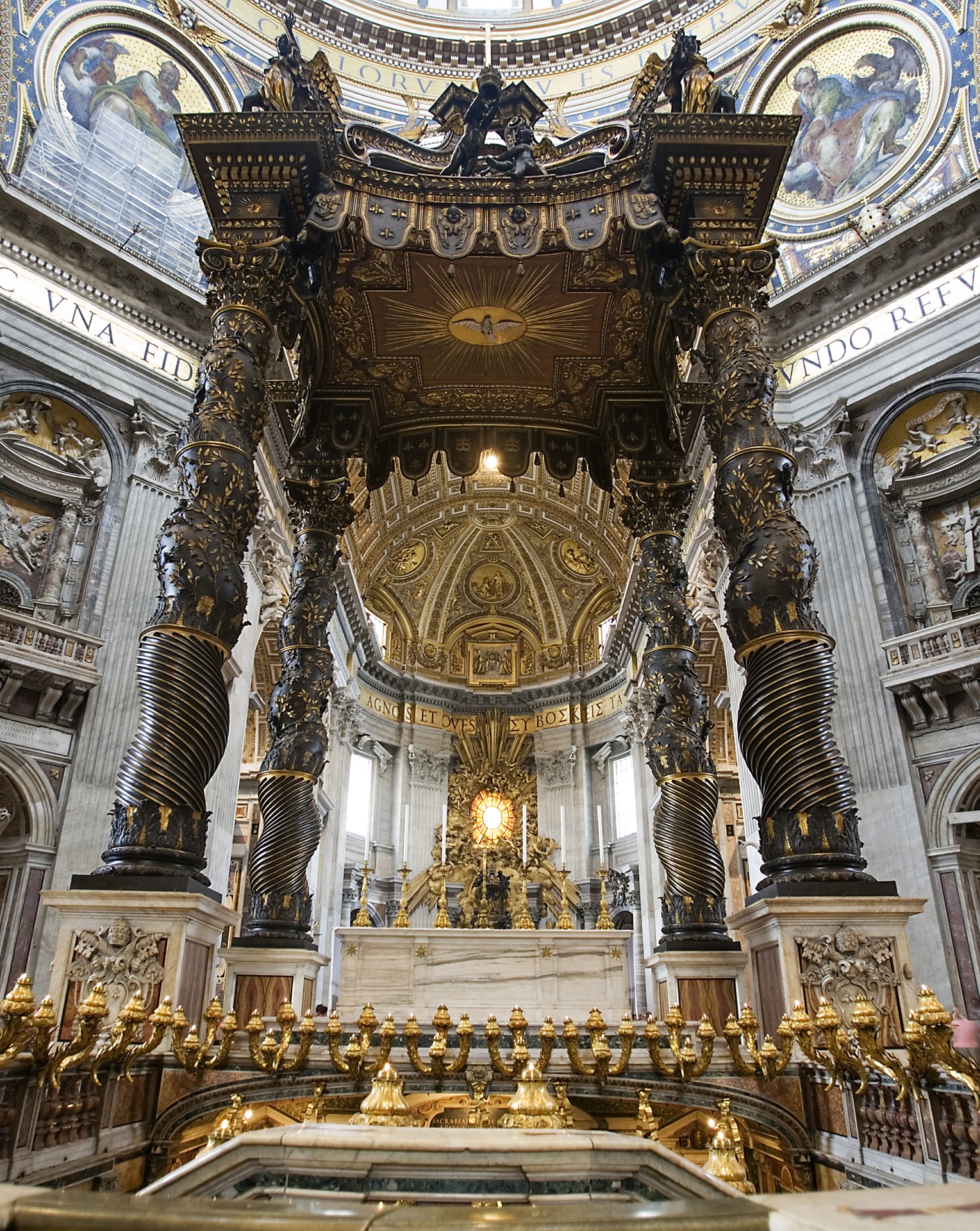 Altar papal, sobre o túmulo de São Pedro