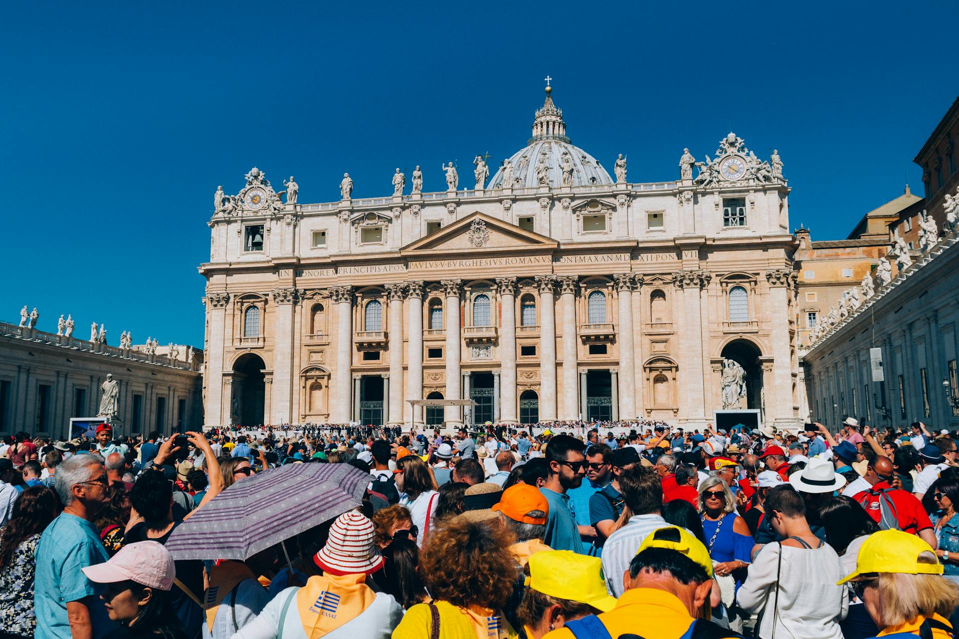 Entre colunas, cúpulas e obras-primas, o Vaticano inspira com sua grandiosidade espiritual e cultural