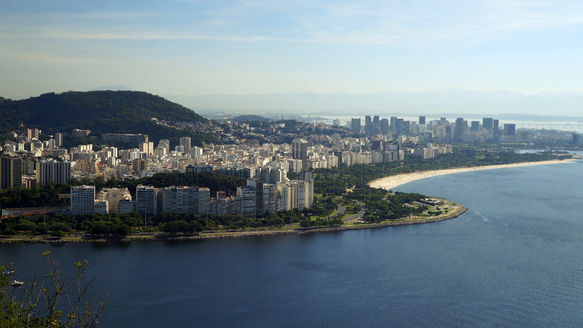 Visão da Baía de Guanabara para o Aterro do Flamengo