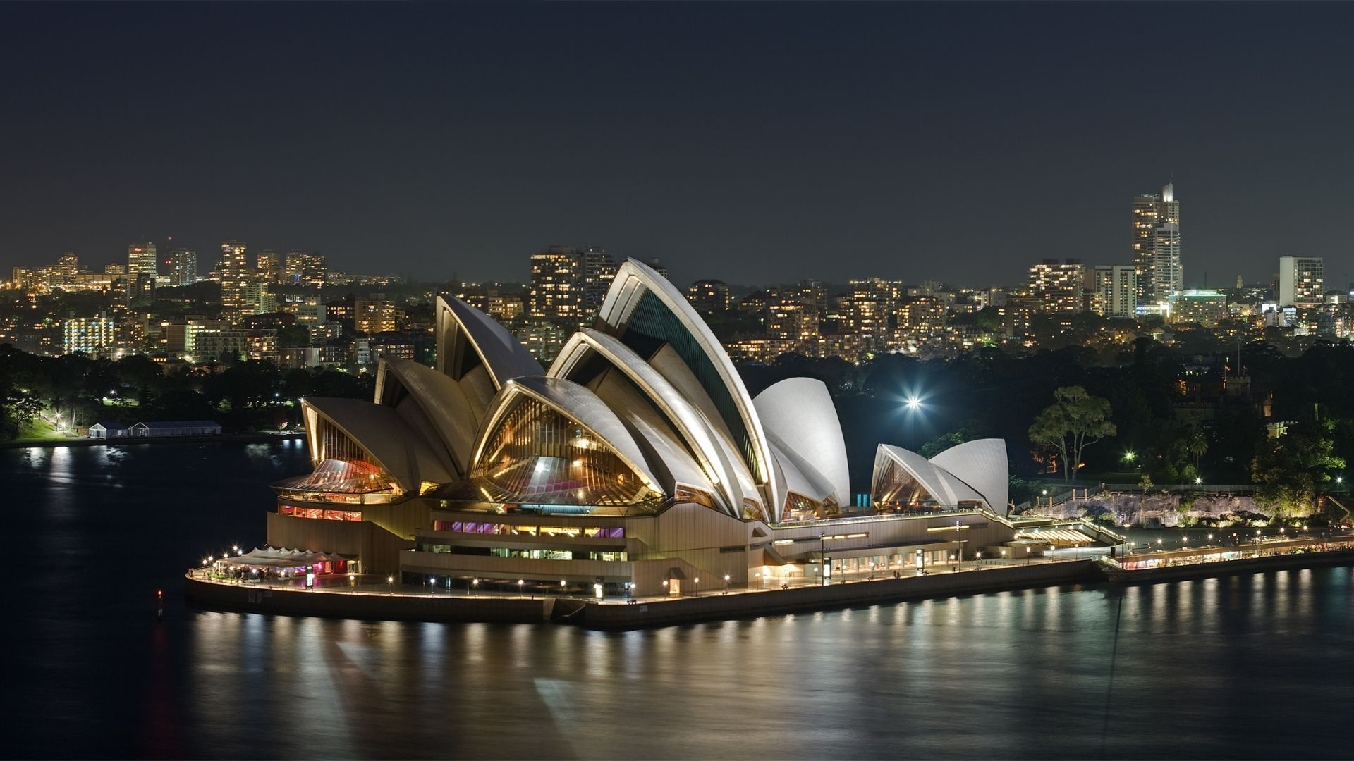 Vista noturna da Sydney Opera House, na Australia