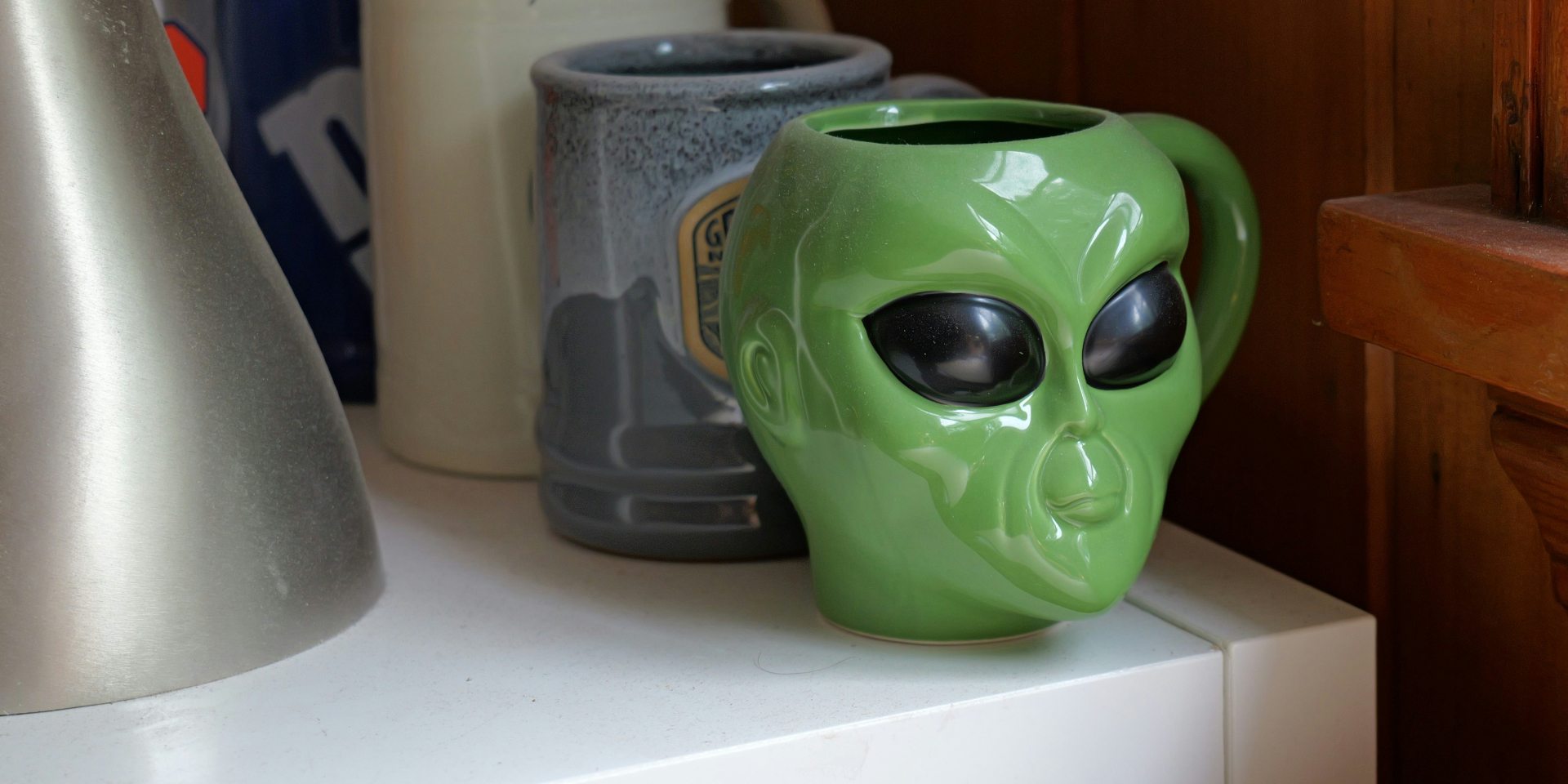 Caneca no formato de um alienígena verde