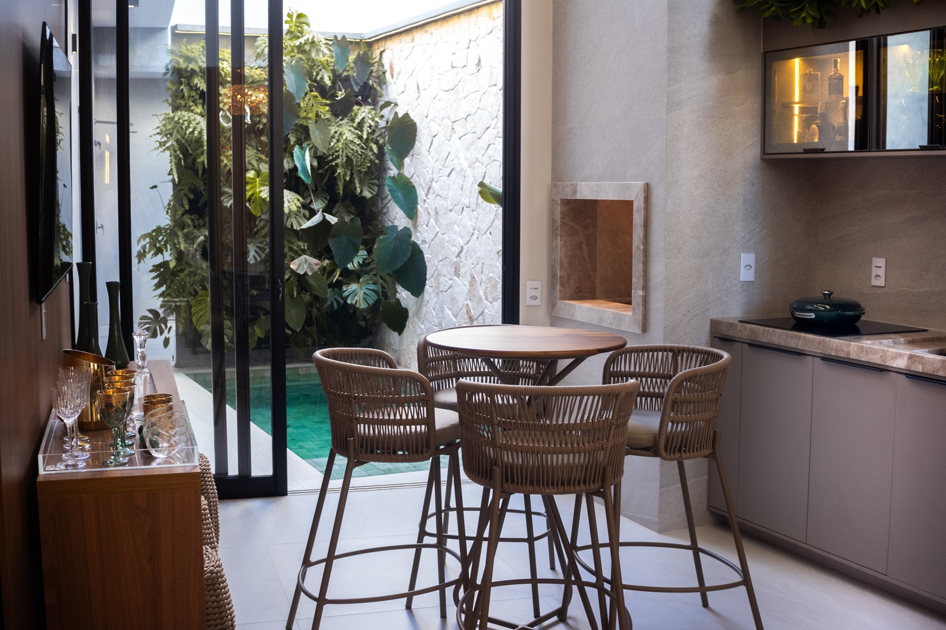 Área gourmet pequena integrada a espaço interno