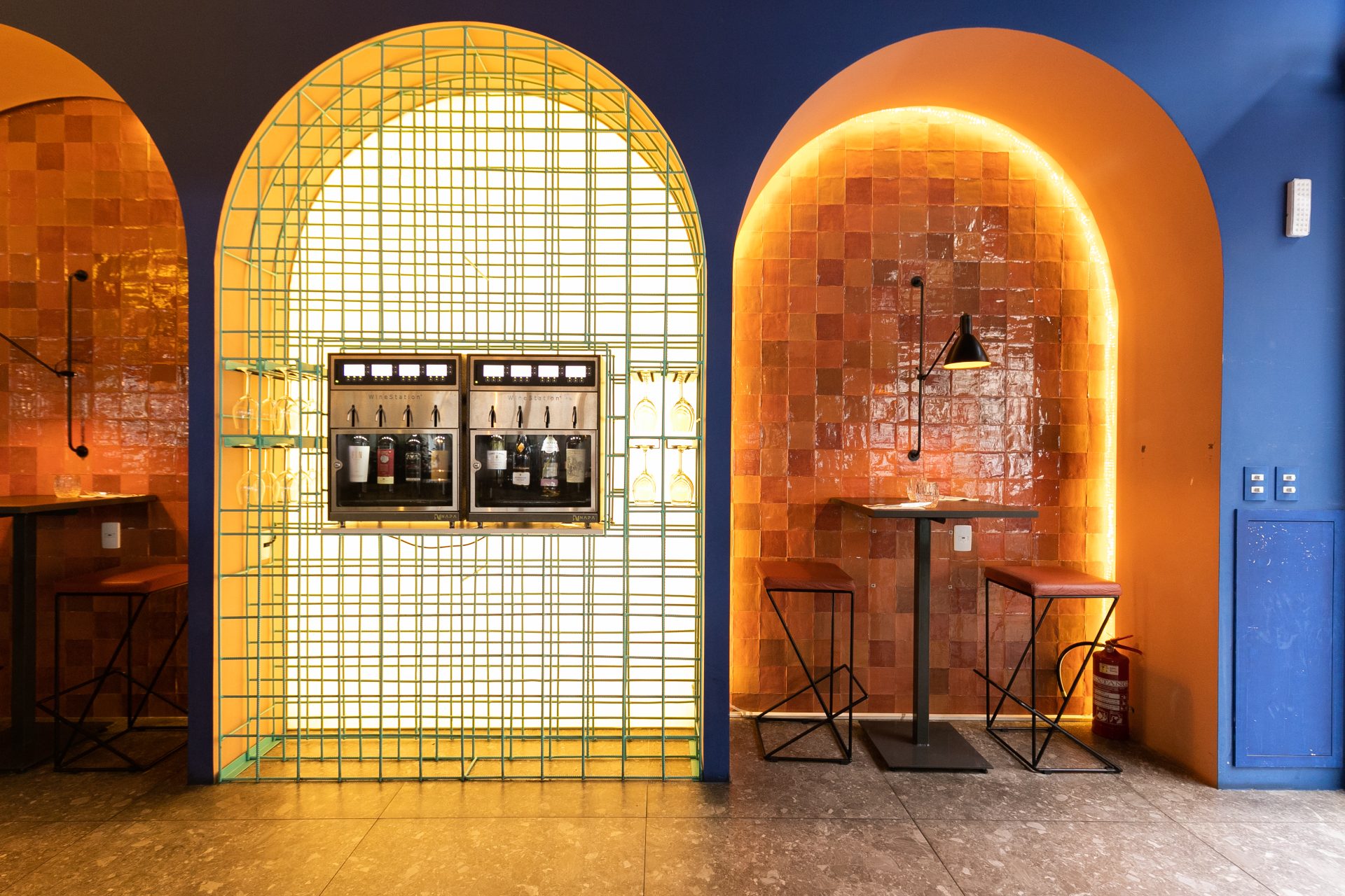 Espaço interno de restaurante